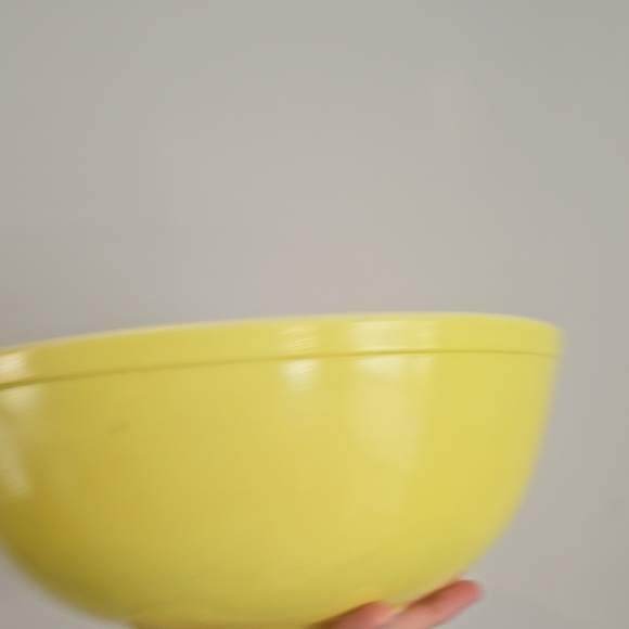 Vintage PYREX Yellow Mixing Bowl #404 - Picture 4 of 6